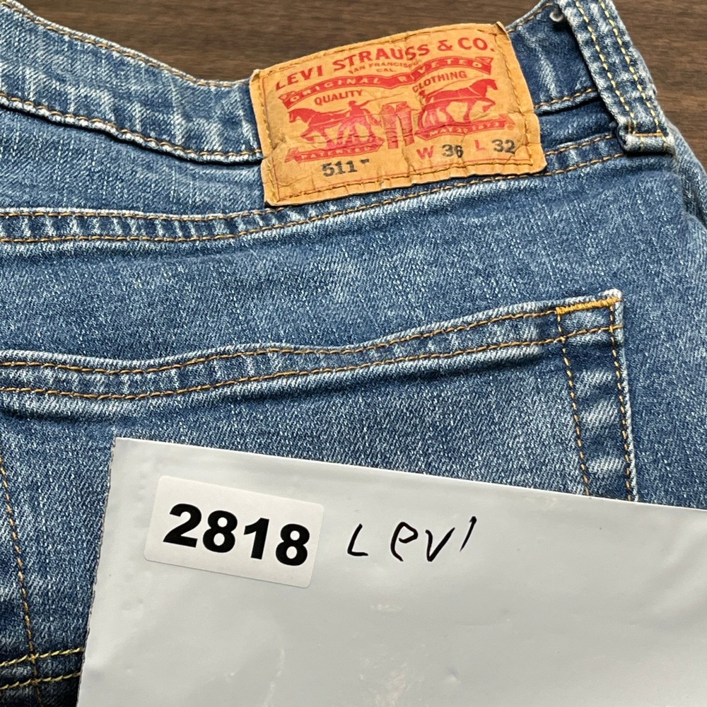 Levis 511 Jeans Mens 36x32 Medium Wash Blue Straight Leg 5 Pocket Denim EUC - Picture 13 of 14
